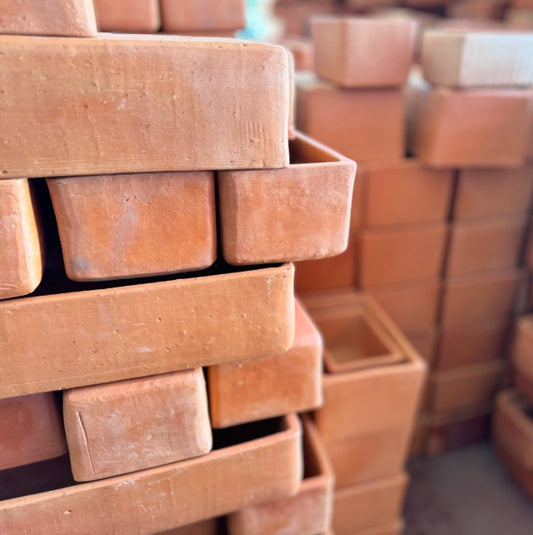 bell-shape striped pot